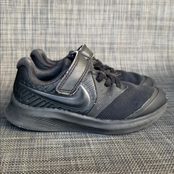 Nike Star Runner 2.0 Triple Black Sneakers GS Shoes Unisex Toddler size 11 - Picture 2 of 14